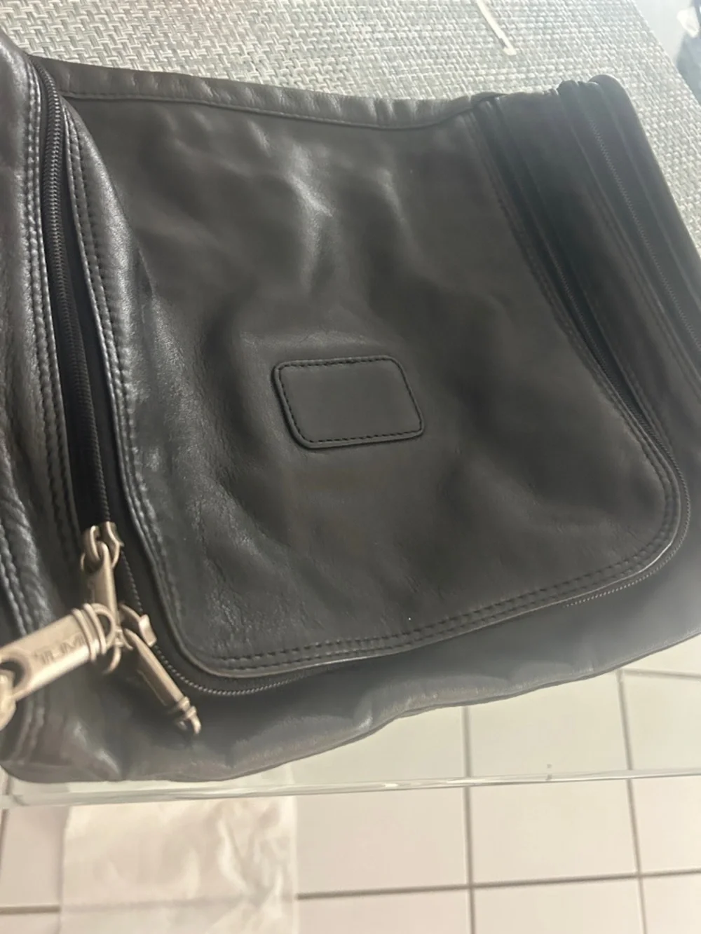 Tumi Men's Black Leather carry travel bag
